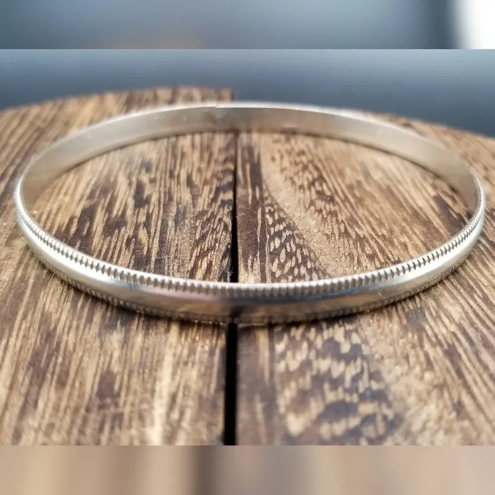 Silver tone framed bracelet B936